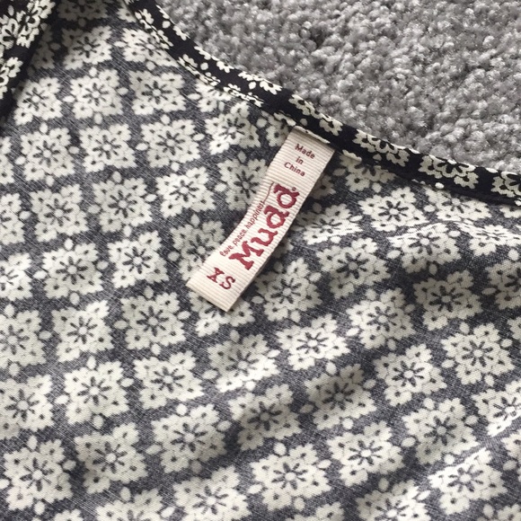 Top - Picture 2 of 4